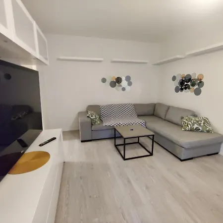 Hopeahaka Kaksio 45 M2 * Kirkkonummi